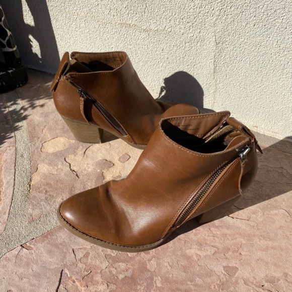 Dolce Vita for Target Jameson Booties 9 - Picture 3 of 11